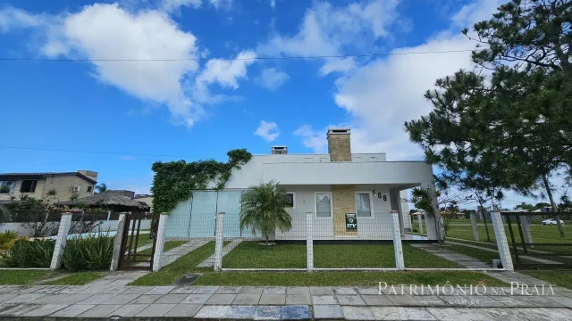 Casa em Atlântida Esquina com área verde