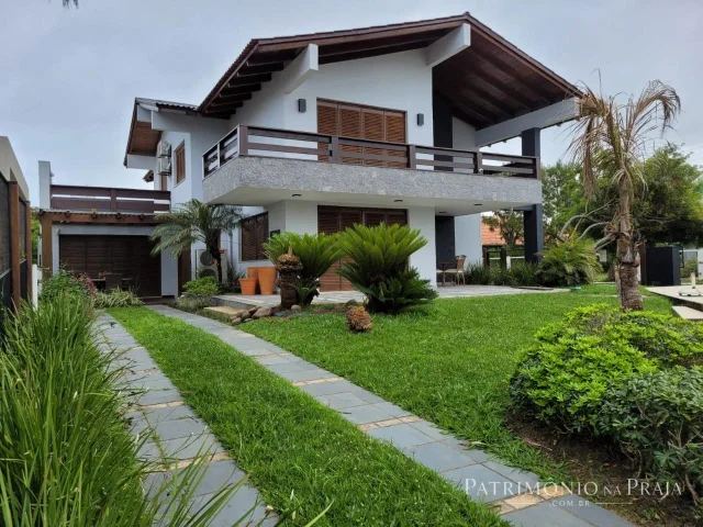 Casa em Atlântida - 4 Quadras do Mar em Atlântida, Xangri-Lá