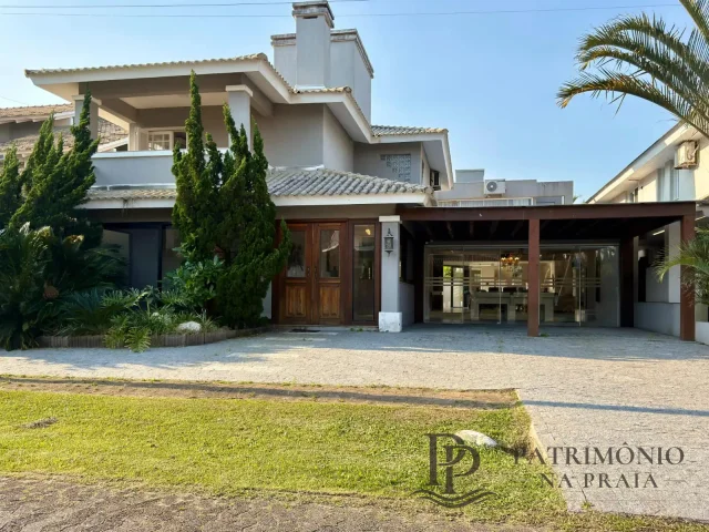 CASA À VENDA EM CONDOMÍNIO