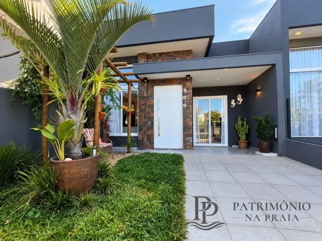 CASA DE ALTO PADRÃO À VENDA em Praia Zona Norte, Capão da Canoa