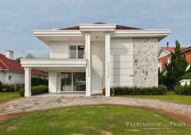 MANSÃO A VENDA NO GREEN GOLF VILLAGE em Condomínio Green Golf Village Club, Xangri-Lá